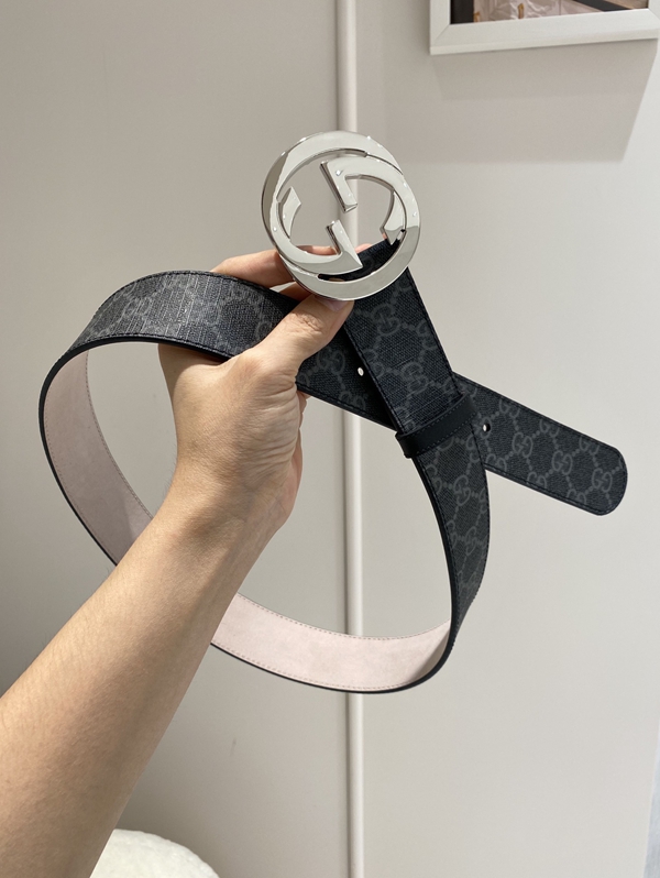 スーパーコピーグッチベルト着用イメージ